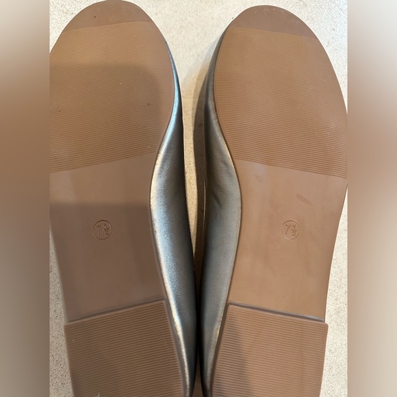 Journee Collection 7.5 Silver Flats - Picture 4 of 5